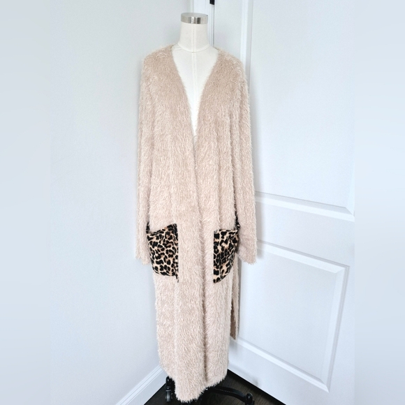 Fuzzy Eyelash Leopard Pocket Duster RARE Comfy Cozy Fall Gift School Winter Work - Picture 1 of 7